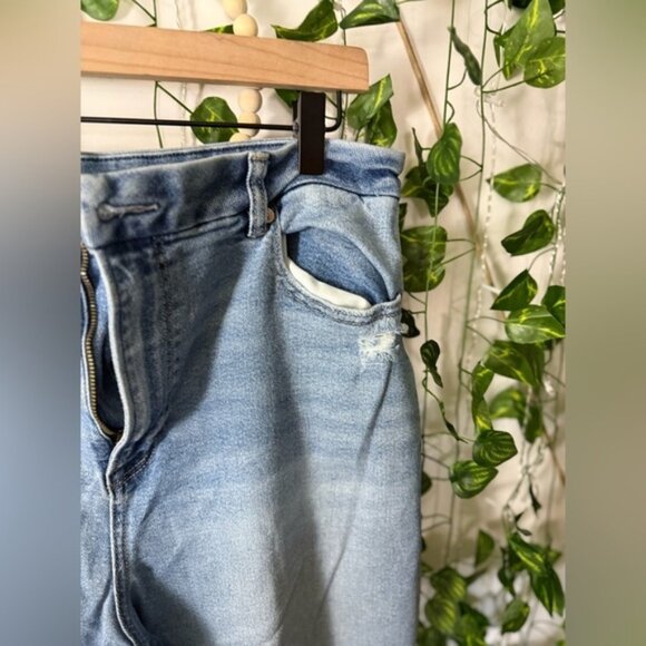 American Eagle Light Blue Jeans - Picture 4 of 9